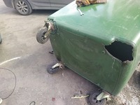 Ремонт прожженого контейнера для сбора мусора