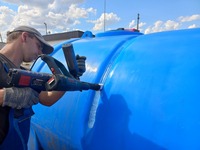 Ремонт пластиковой емкости с помощью полиэтилена